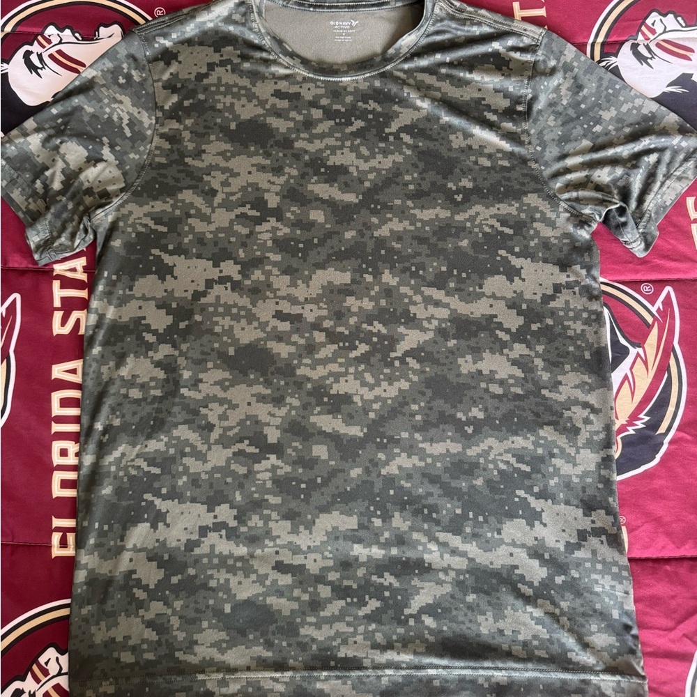 Old Navy Green Camo Short Sleeve Tee